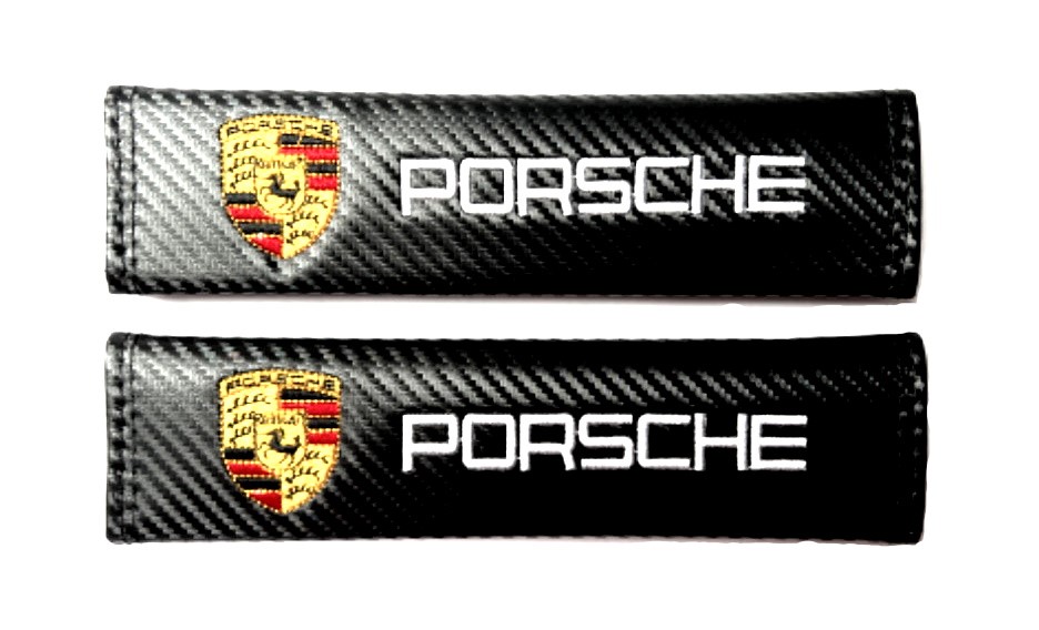 Karbonový potah značky Porsche na bezpečnostní pás auta 