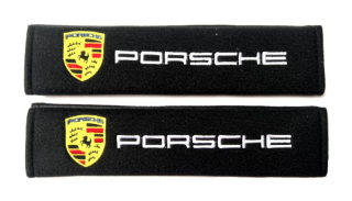 Semišový potah značky Porsche na bezpečnostní pás auta 